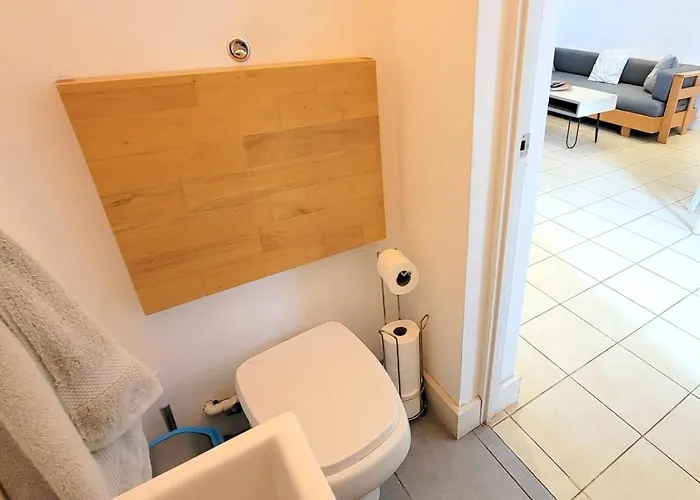 Vv2 42 - Bright Tama 2br Walk To And Pool
