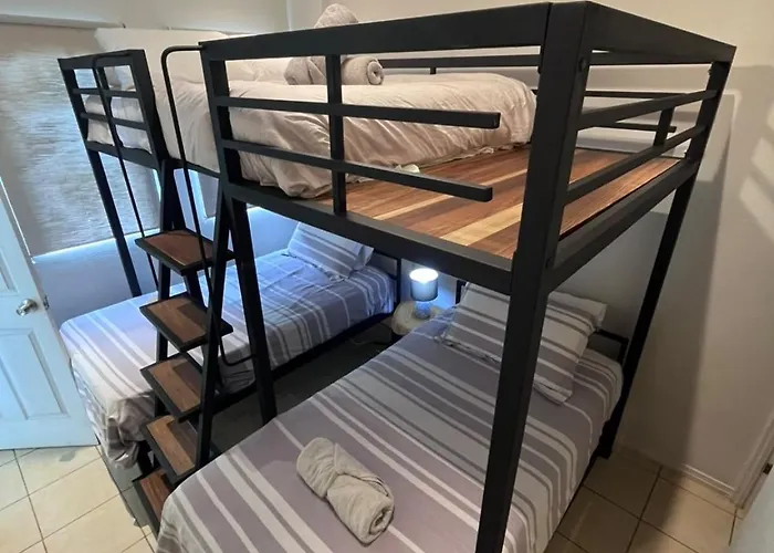 Vv2 42 - Bright Tama 2br Walk To And Pool *